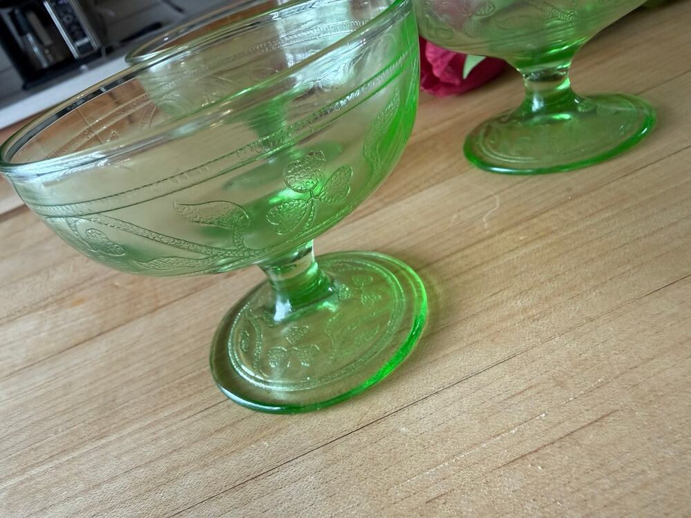 Vintage 1930s Hazel Atlas Cloverleaf Uranium Depression Glass Dish